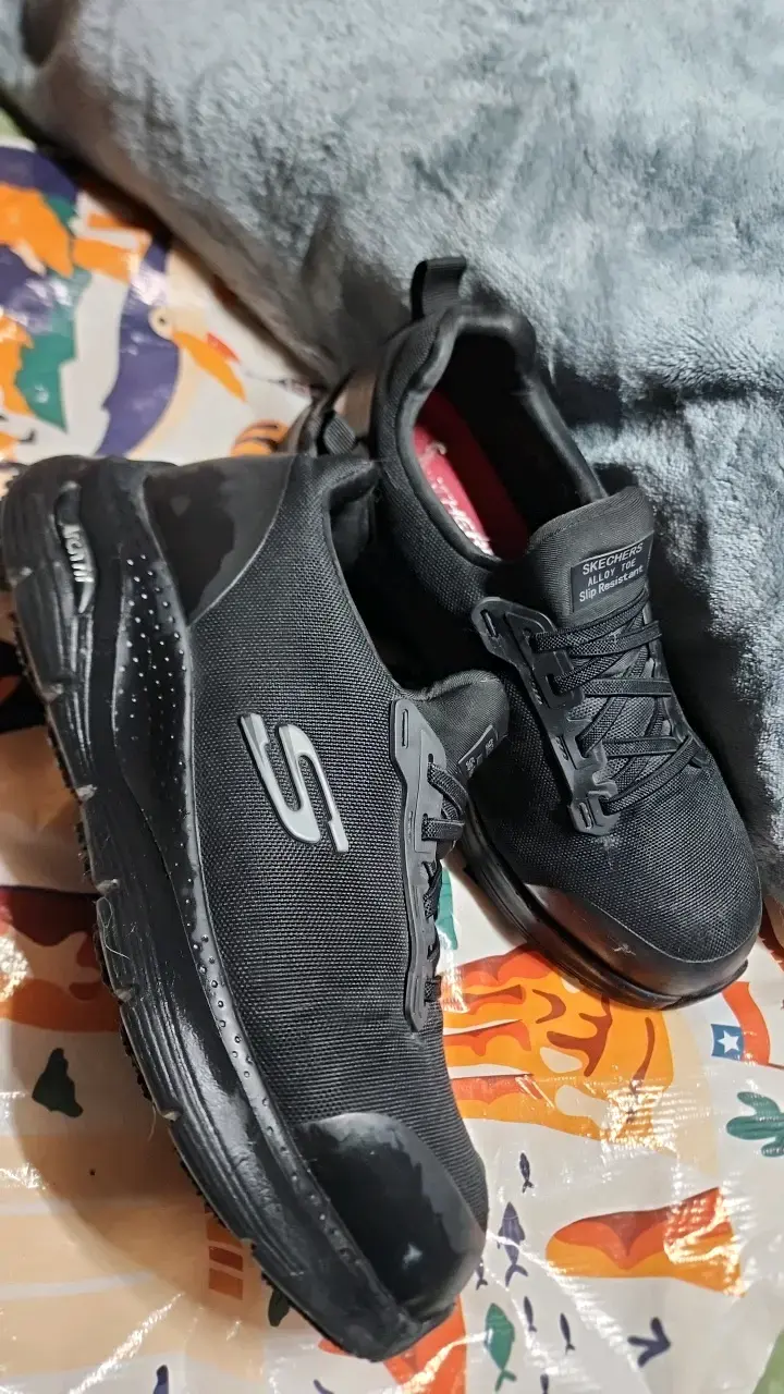 Zapatillas Skechers negras antideslizantes