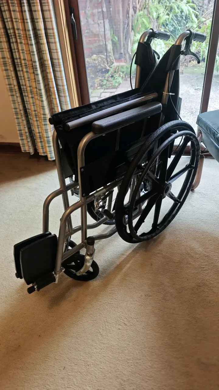 Silla de ruedas plegable de aluminio - 2