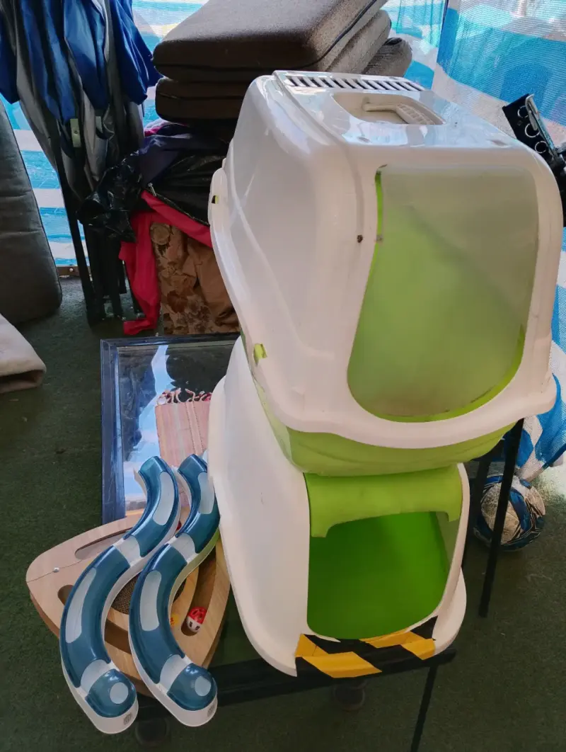 Caja de transporte para mascotas verde y blanca - 1