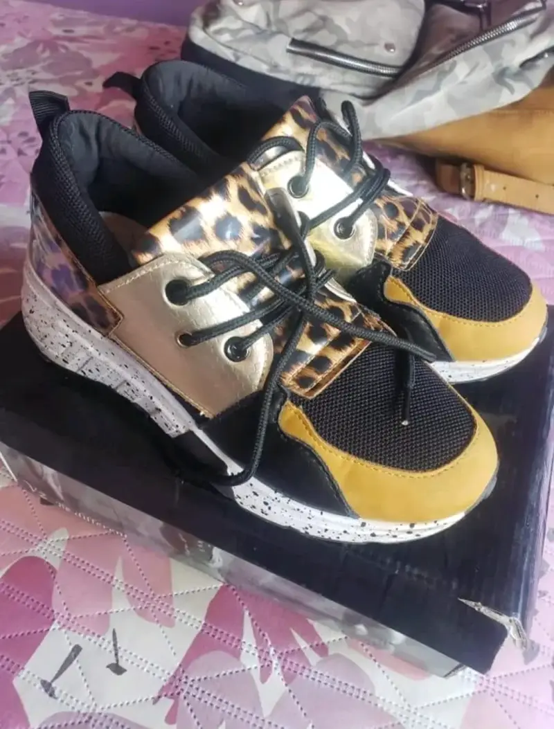 Zapatillas deportivas con diseño animal print - 1