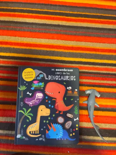 Libro infantil Mi asombroso libro de los dinosaurios - miniatura 1