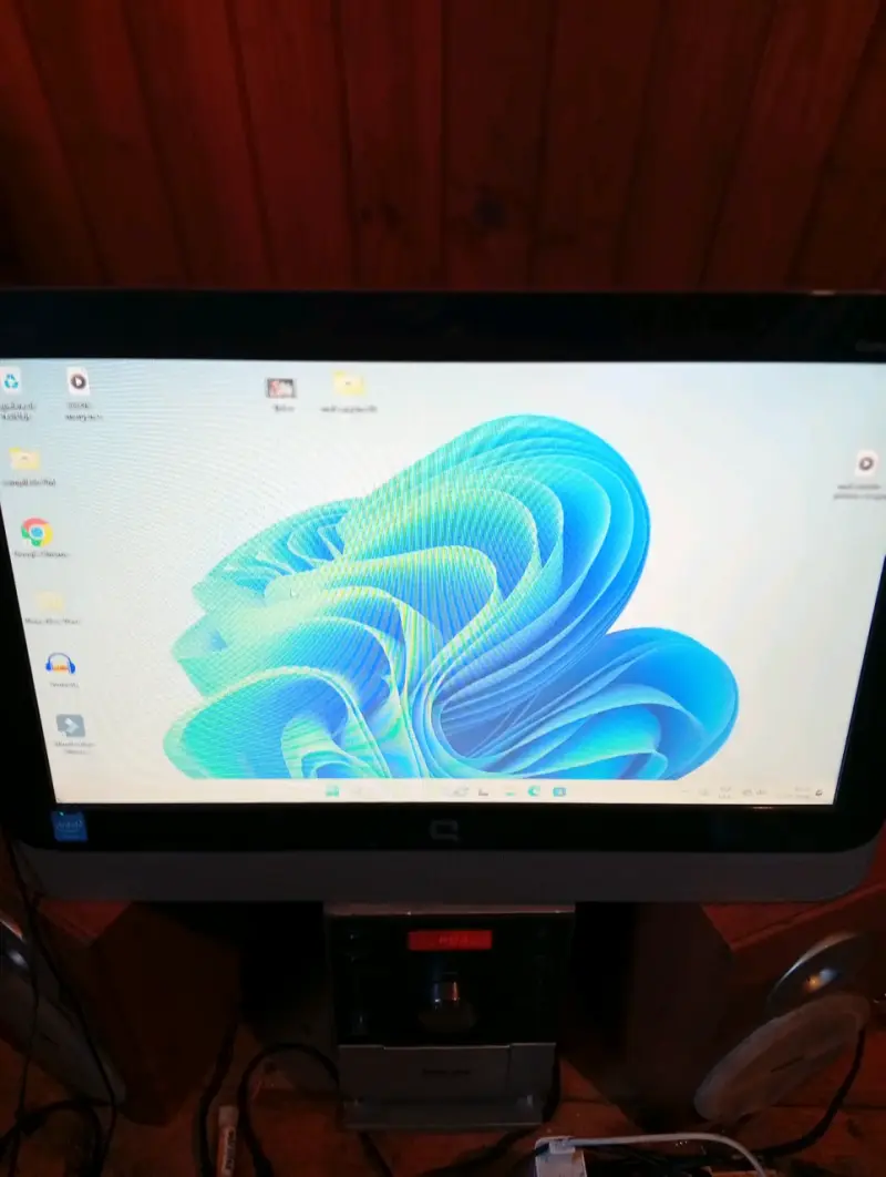 Computador All-in-One Compaq con pantalla grande