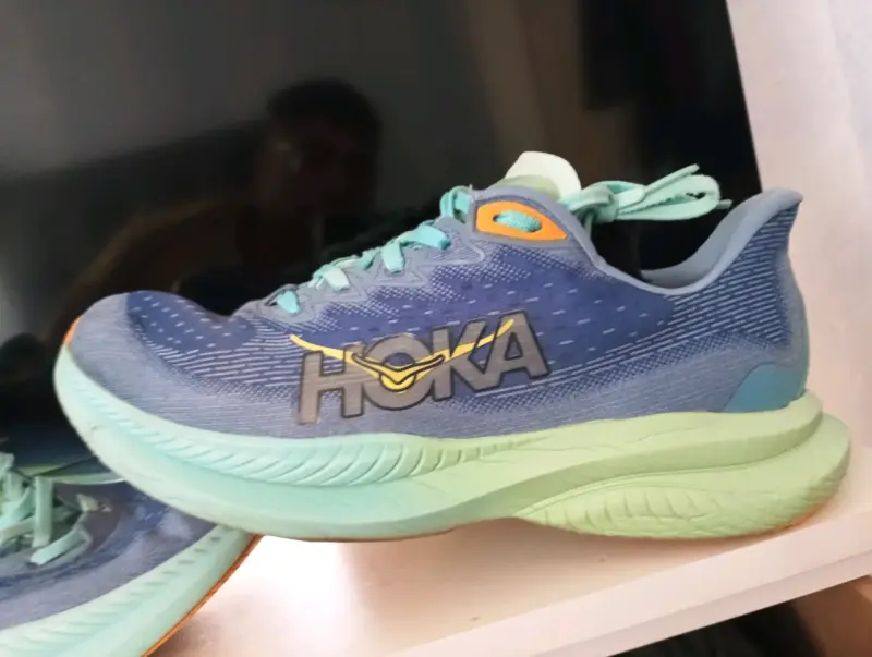 Zapatillas deportivas Hoka azul y verde - 1