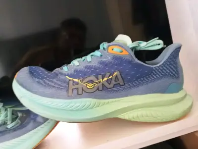 Zapatillas deportivas Hoka azul y verde - miniatura 1