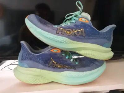 Zapatillas deportivas Hoka azul y verde - miniatura 2