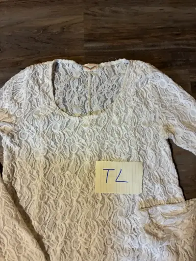 Polera de encaje blanco manga larga talla L - miniatura 2