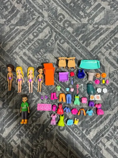 Set de muñecas y accesorios variados - miniatura 1