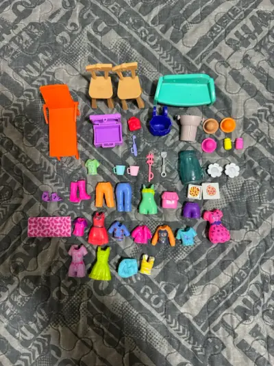 Set de muñecas y accesorios variados - miniatura 2