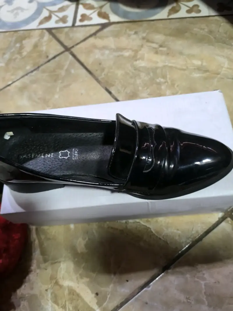 Zapatos de charol negro Basement