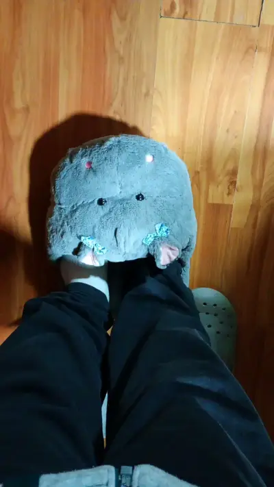 Pantuflade peluche hipopótamo gris - miniatura 3
