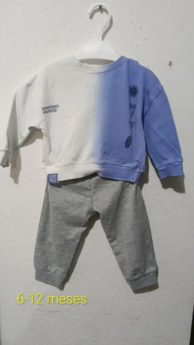 Conjunto de bebé con polerón gris y pantalón azul - miniatura 2