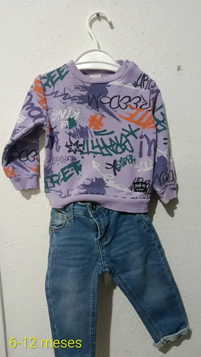 Conjunto de bebé con polerón gris y pantalón azul - miniatura 3