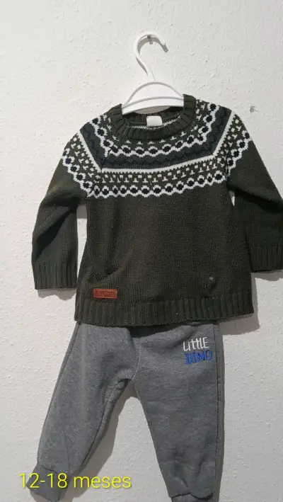 Conjunto de bebé con polerón gris y pantalón azul - miniatura 4