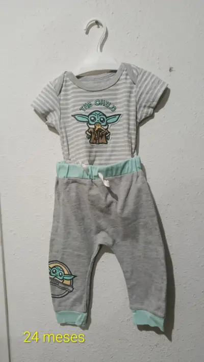 Conjunto de bebé con polerón gris y pantalón azul - miniatura 6