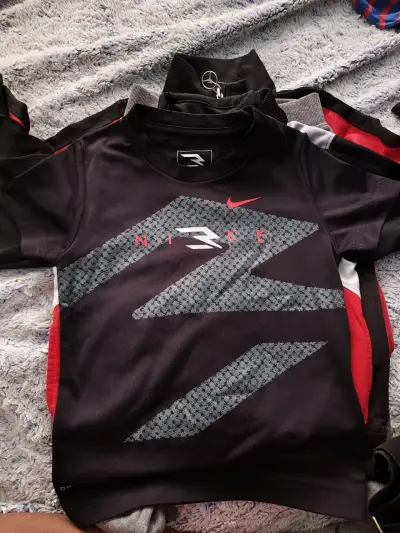 Chaqueta deportiva Jordan roja y negra - miniatura 5