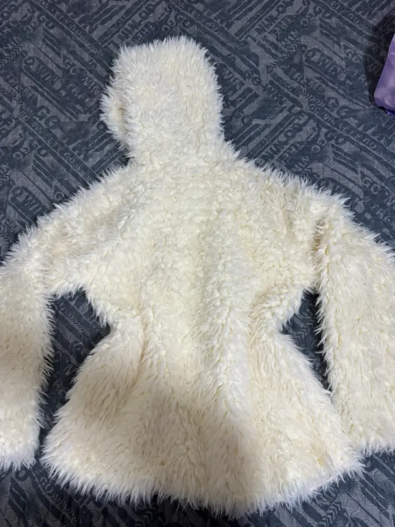 Chaqueta de peluche blanca con capucha - 3