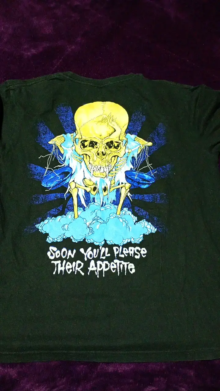 Polera Metallica negra con diseño gráfico - 2