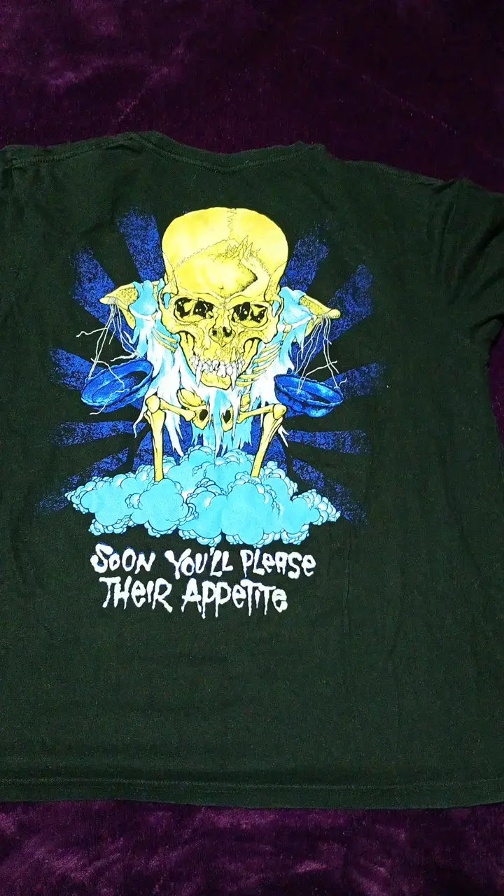 Polera Metallica negra con diseño gráfico - 3