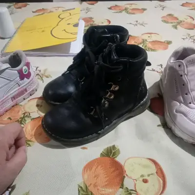 Zapatillas Puma blancas con detalles rosados - miniatura 3