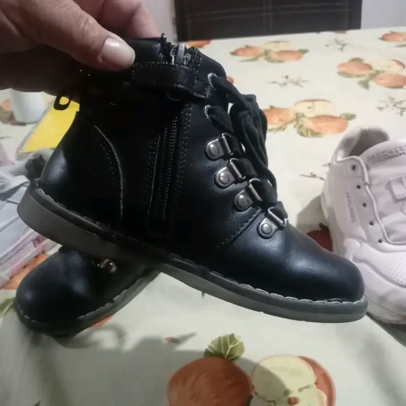 Zapatillas Puma blancas con detalles rosados - 4