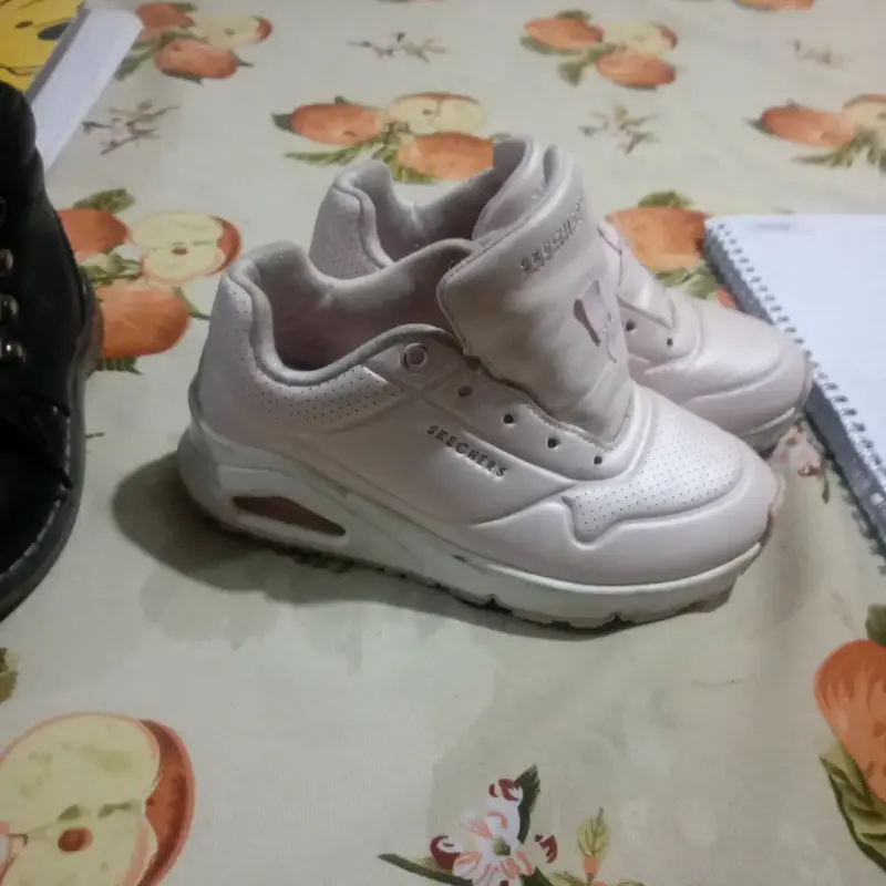 Zapatillas Puma blancas con detalles rosados - 6