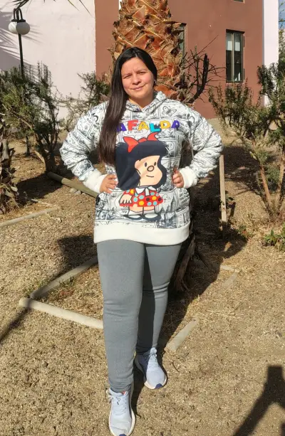 Polerón Mickey Mouse colorido para mujer - miniatura 3