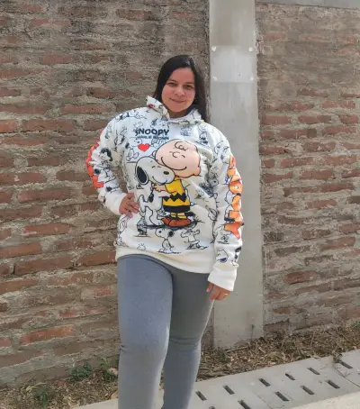 Polerón Mickey Mouse colorido para mujer - miniatura 6