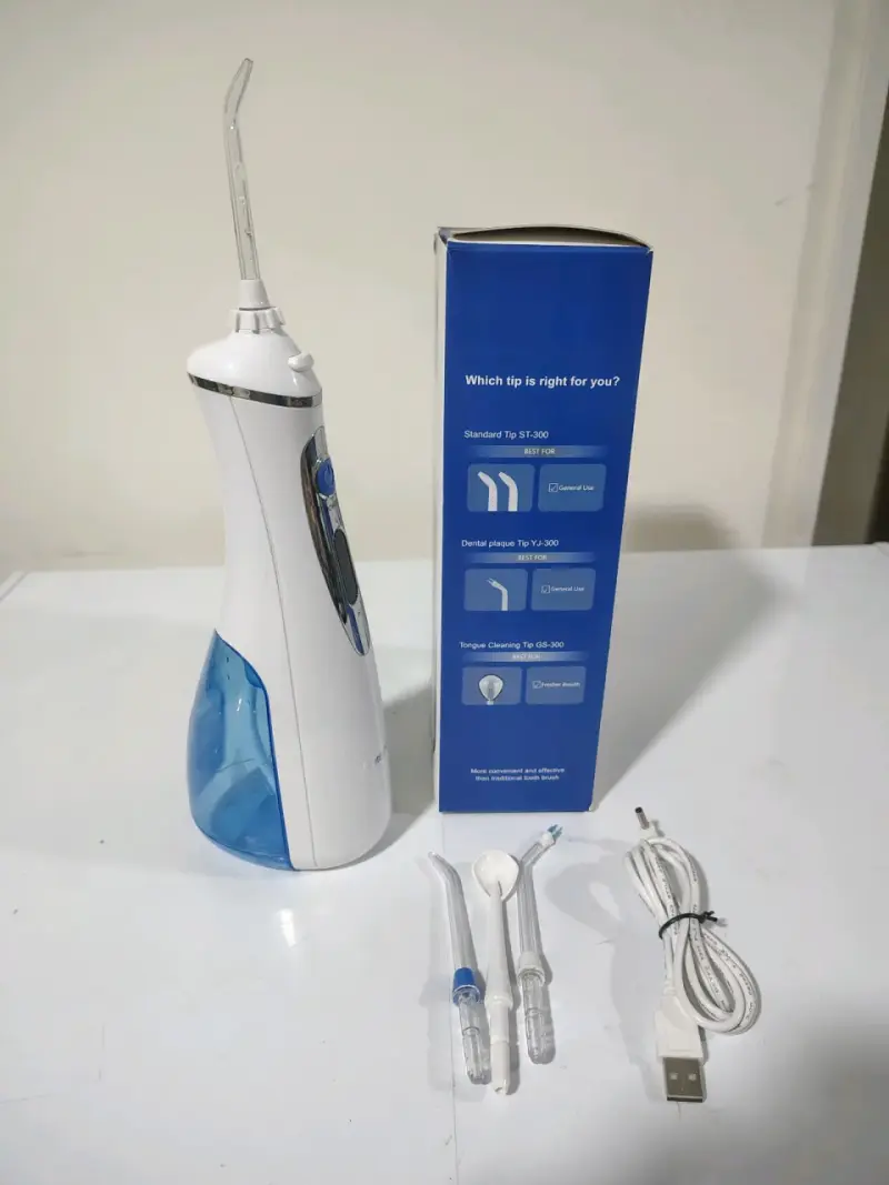 Irrigador dental portátil con accesorios - 1