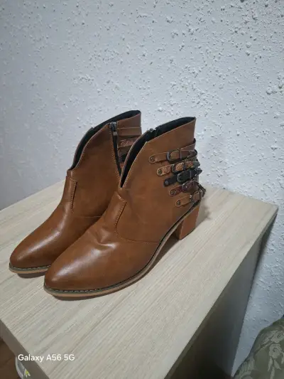 Botines de cuero marrón con hebillas - miniatura 2