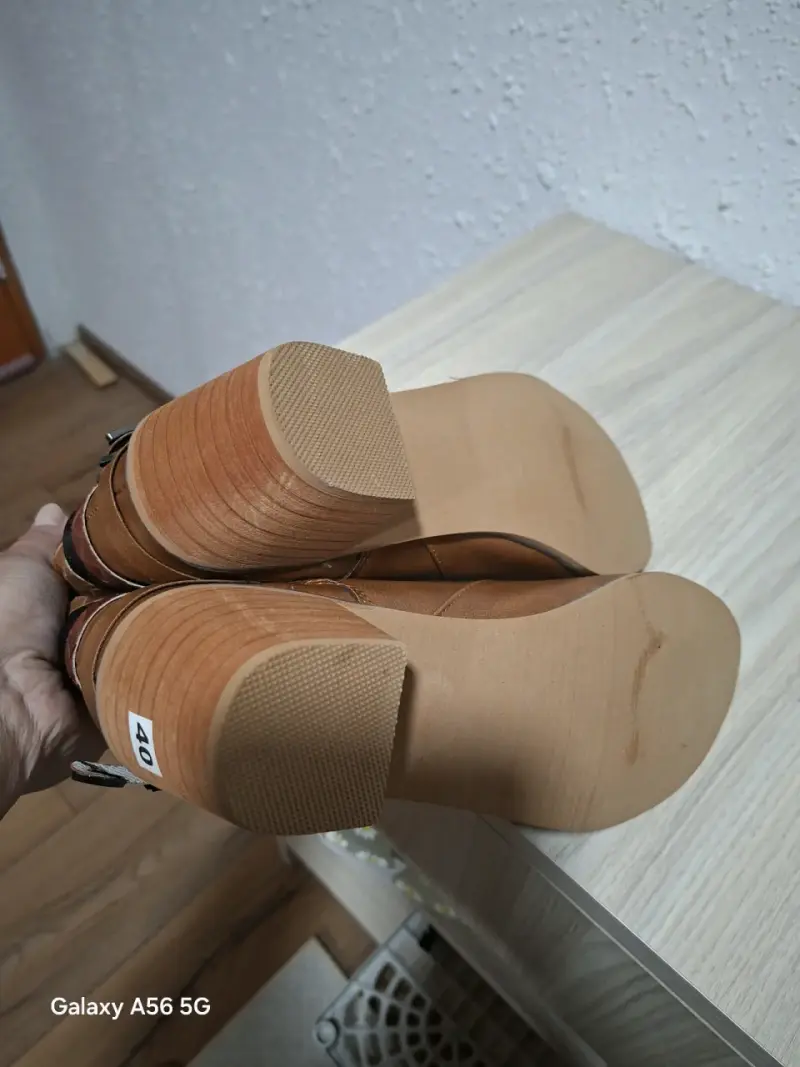 Botines de cuero marrón con hebillas - 3