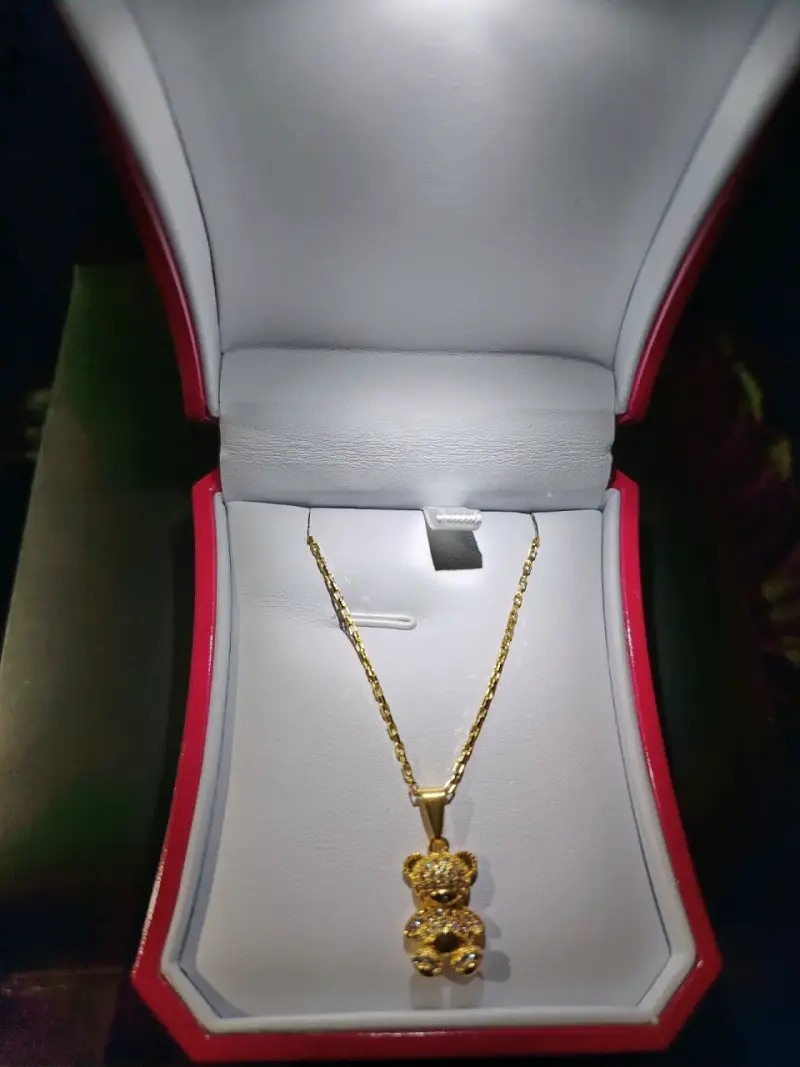 Collar de oro laminado con dije de oso brillante