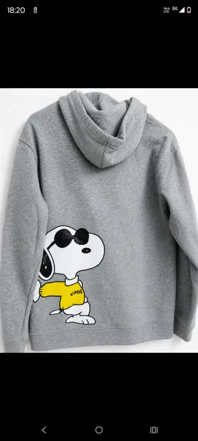 Polerón gris con diseño Snoopy - miniatura 2