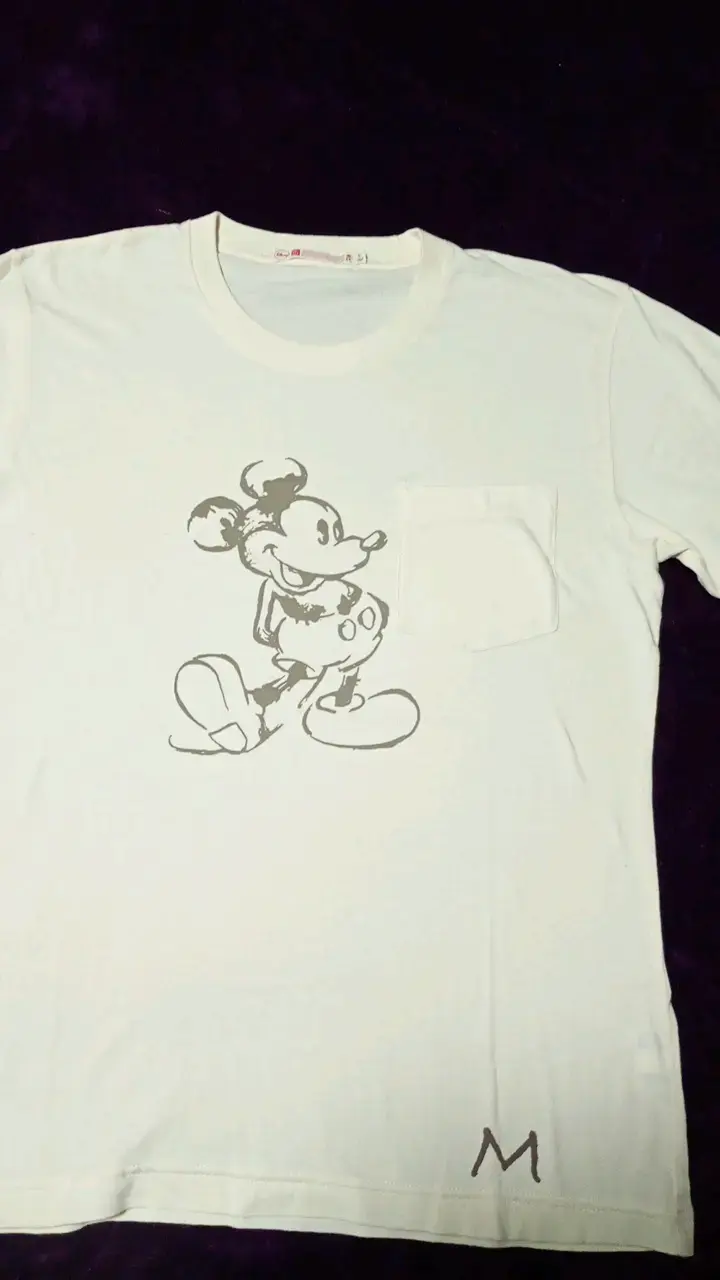 Polera blanca hues con diseño de personaje animado - 2