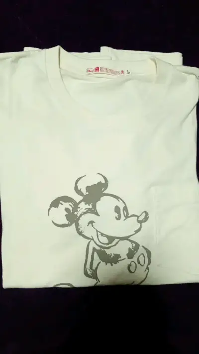 Polera blanca hues con diseño de personaje animado - miniatura 3
