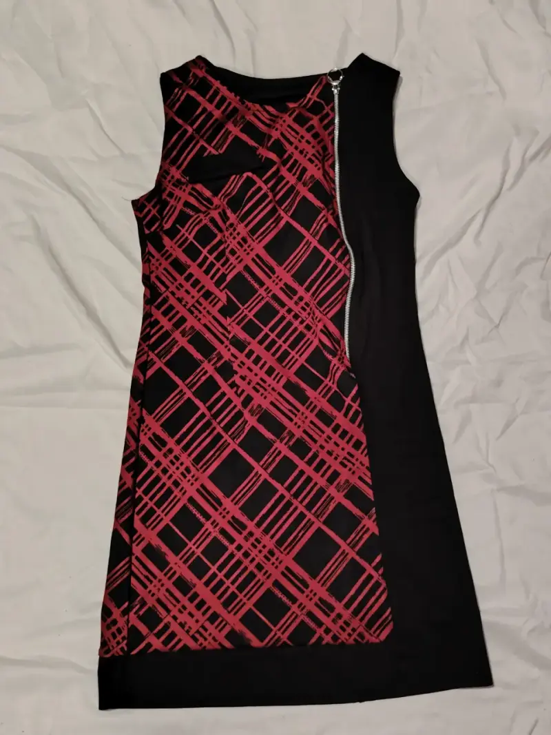 Vestido sin mangas negro y rojo con cierre