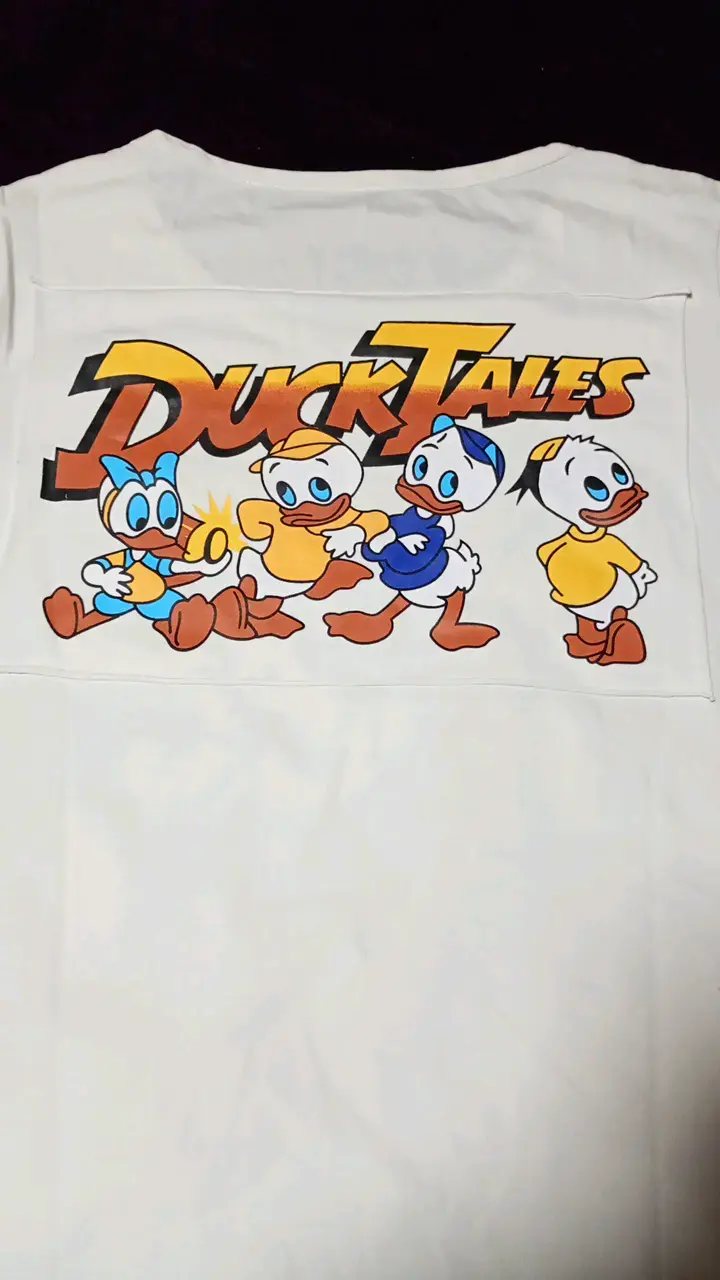 Polera blanca DuckTales con estampado colorido - 4