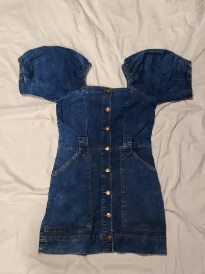 Vestido de mezclilla con mangas abullonadas - miniatura 1