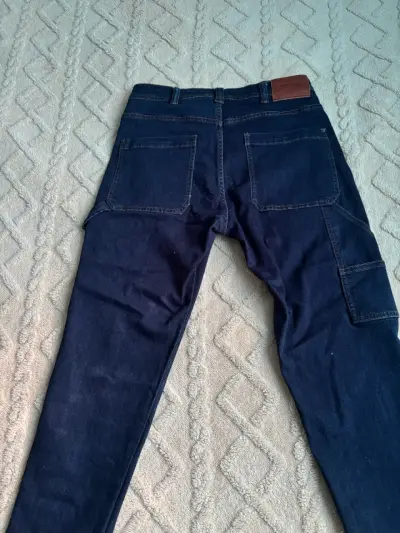 Jeans de mezclilla azul oscuro para hombre - miniatura 2