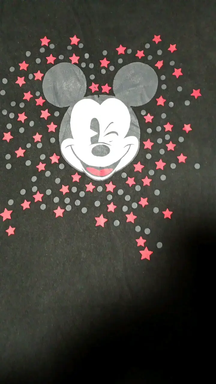 Polera negra con diseño de Mickey Mouse - 2