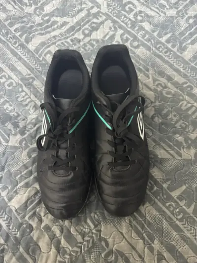Zapatillas de fútbol Umbro negras - miniatura 1