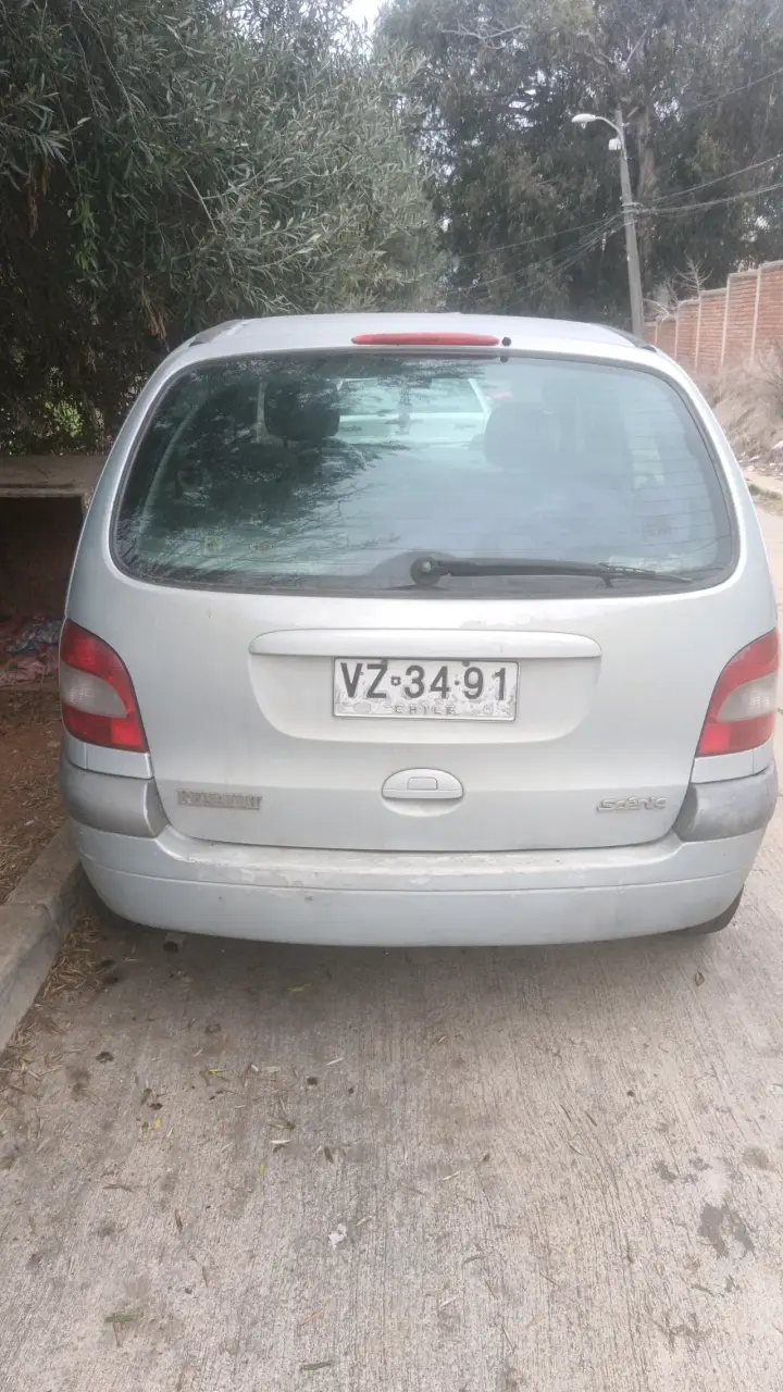 Renault Scénic usado en buen estado - 1