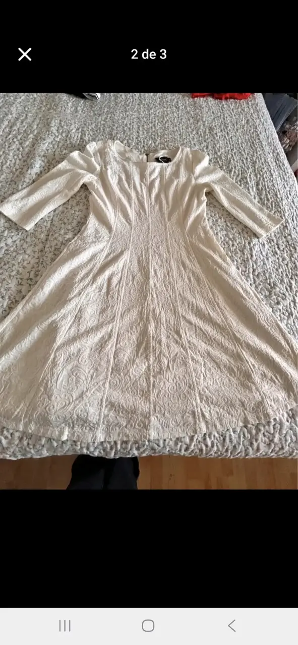 Vestido corto beige con diseño texturizado talla M - 1