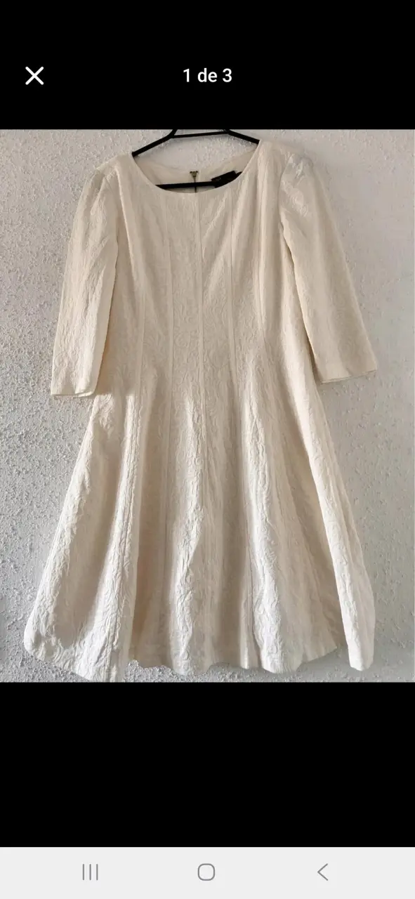 Vestido corto beige con diseño texturizado talla M - 2