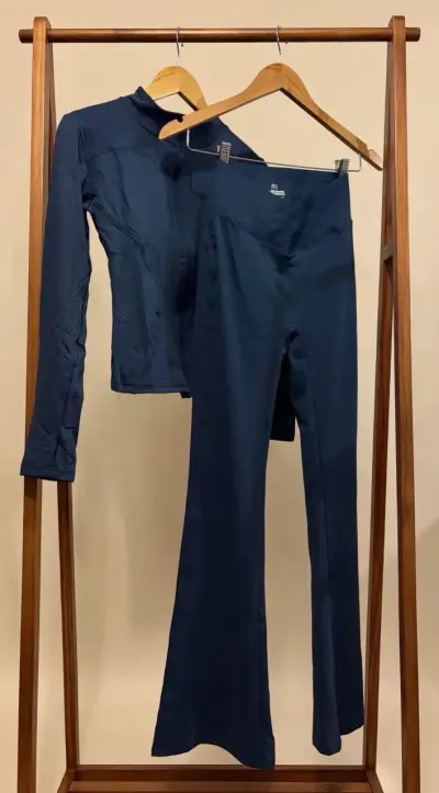 Conjunto deportivo negro para mujer - miniatura 3