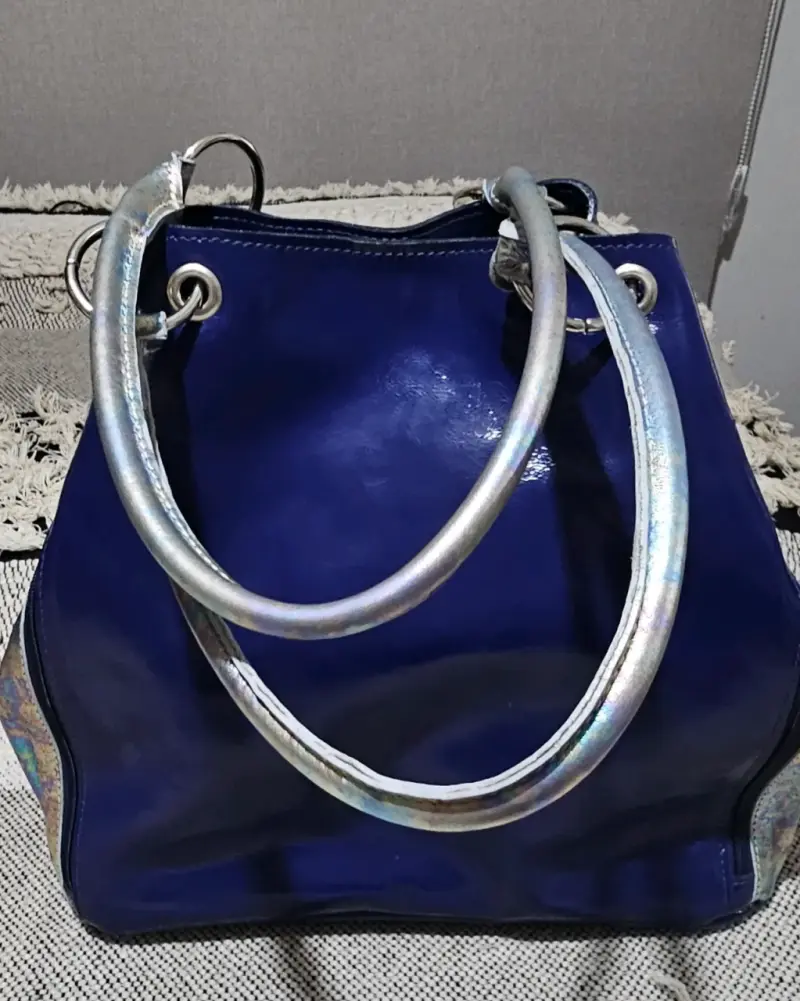 Cartera tote cuero charol azul - 4