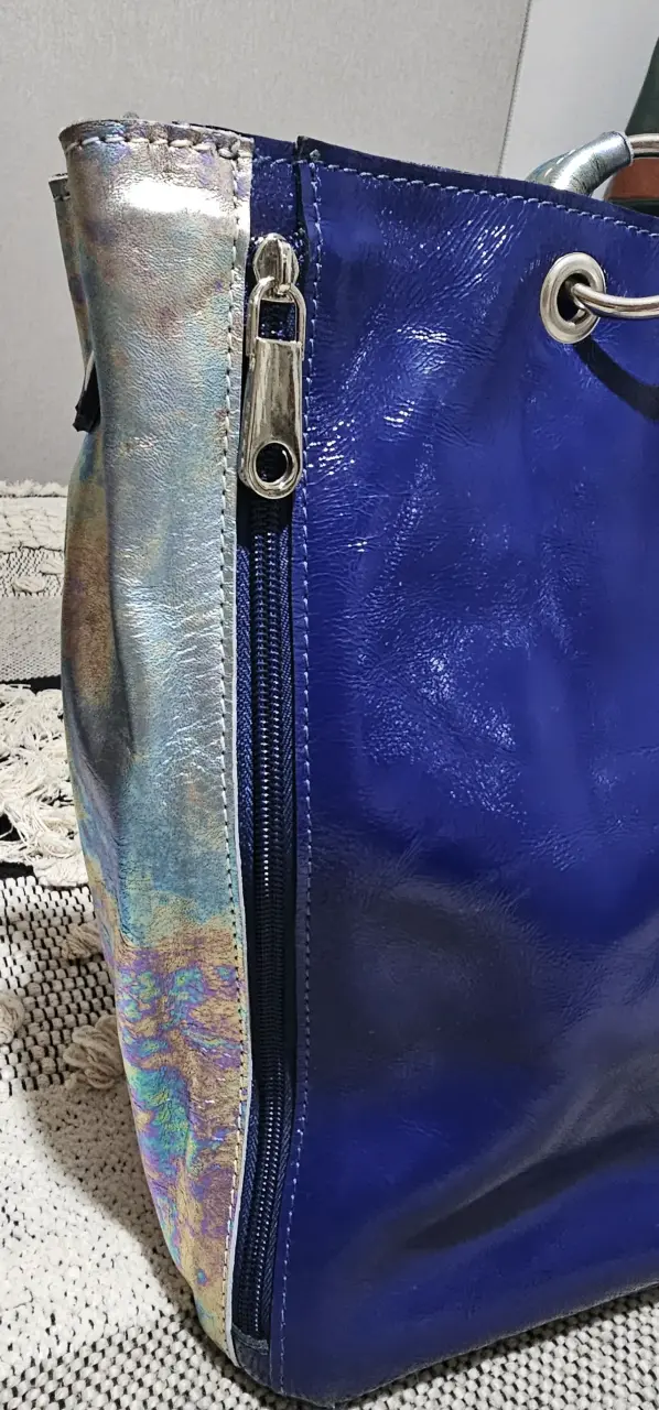 Cartera tote cuero charol azul - 6