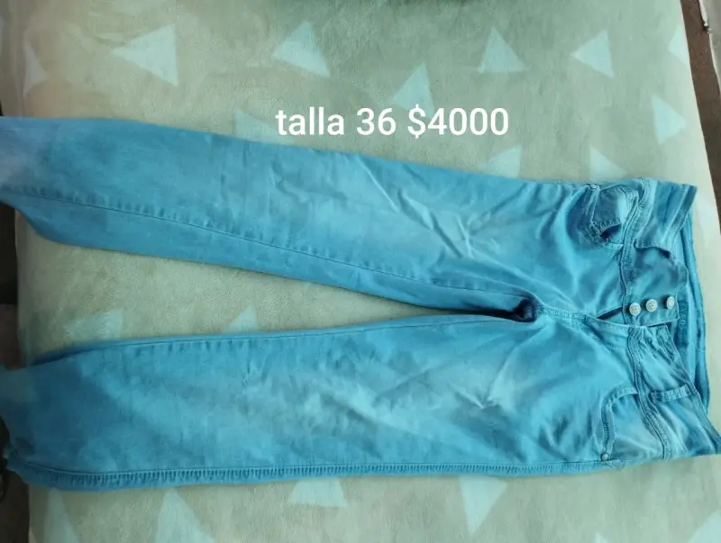 Jeans celestes talla 36 en buen estado - 1