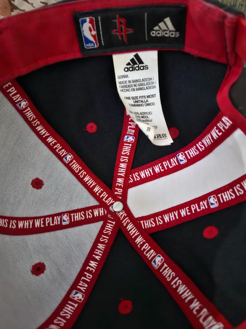 Gorra Adidas negra y roja original de la nba - 2