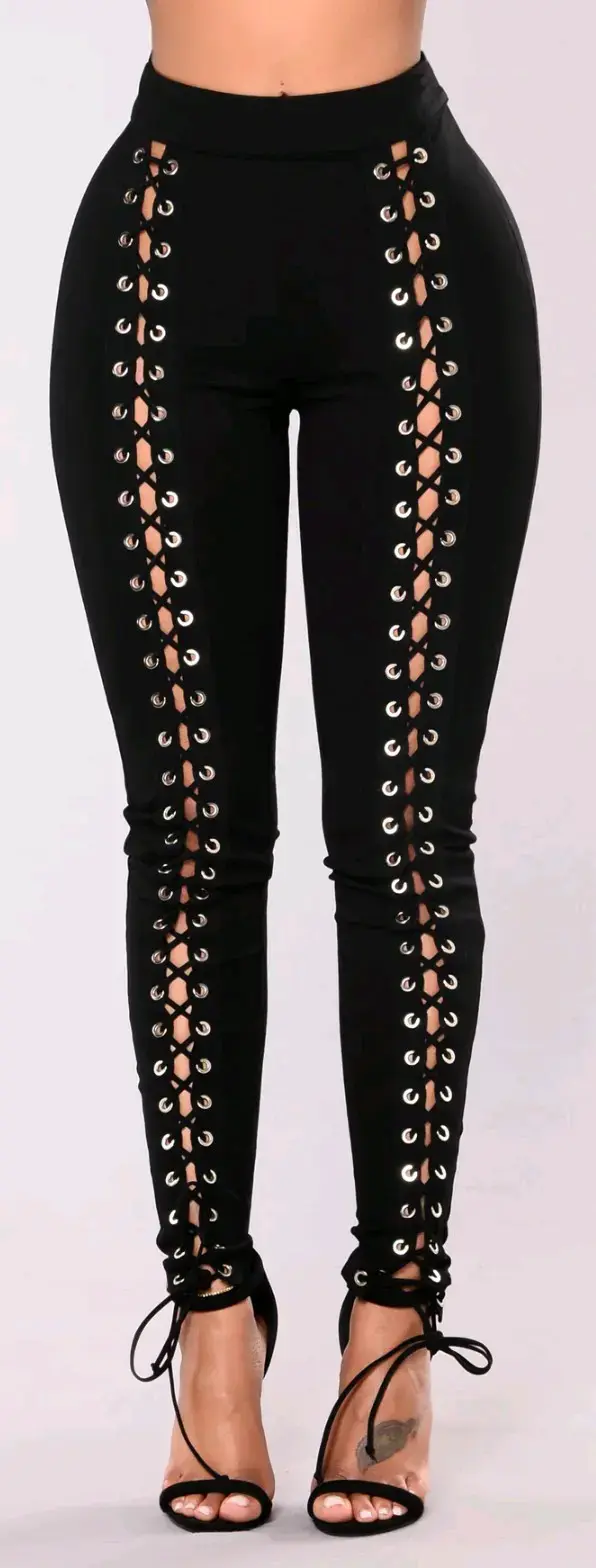 Pantalones negros con diseño de ojales - 2