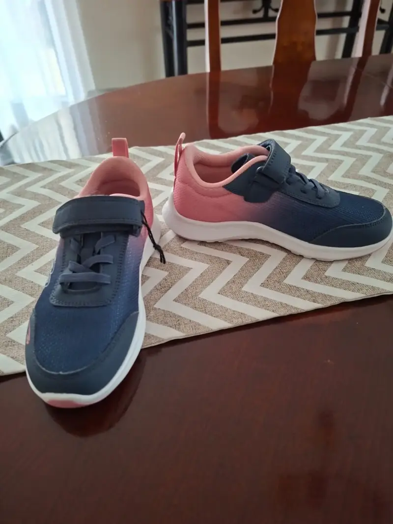 Zapatillas deportivas infantiles azul y rosa - 1